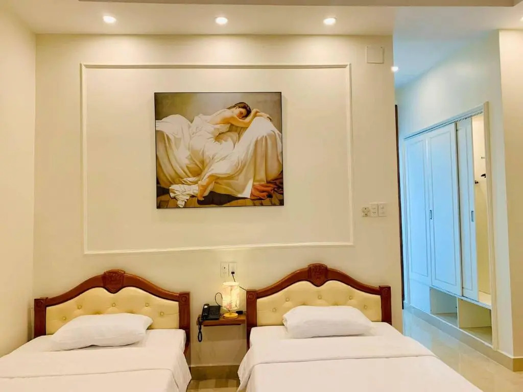 ELISA HOTEL