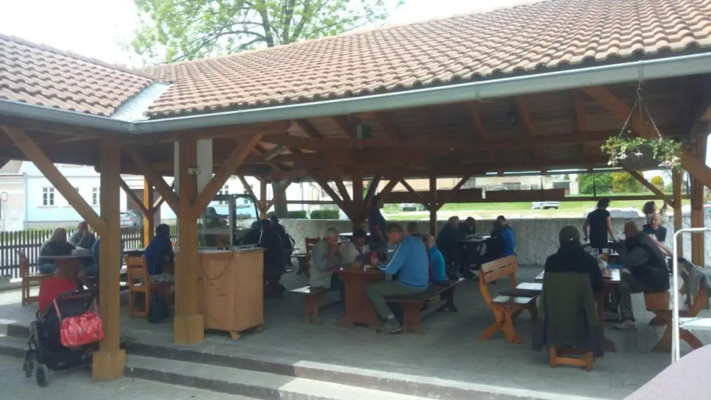 Restaurace a penzion Ubrousku prostři se