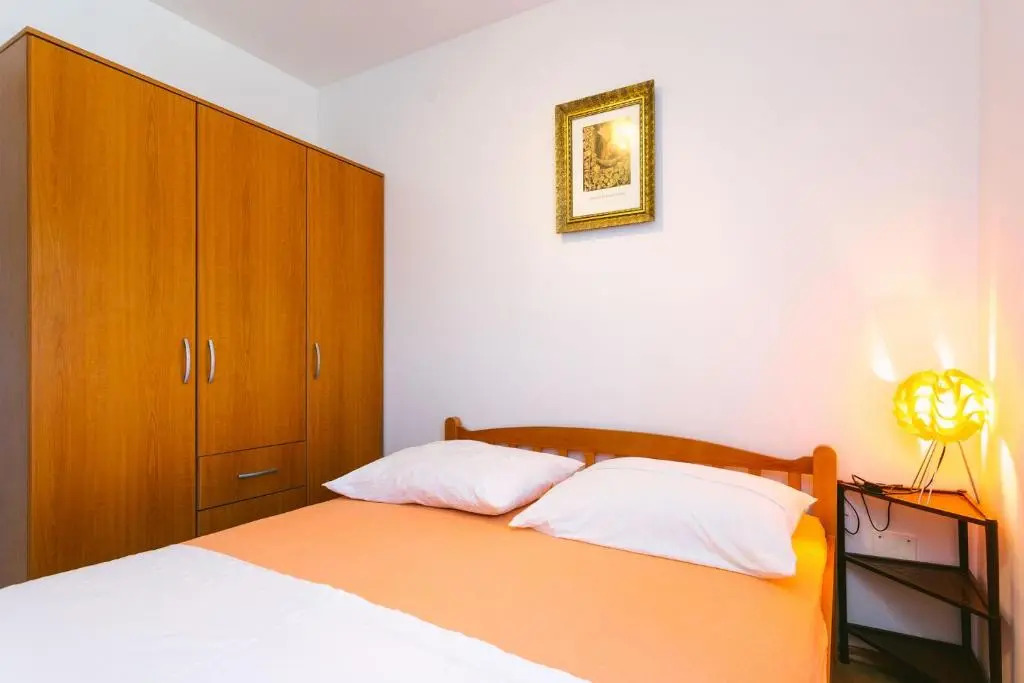Apartments Ivica - 150m from sea