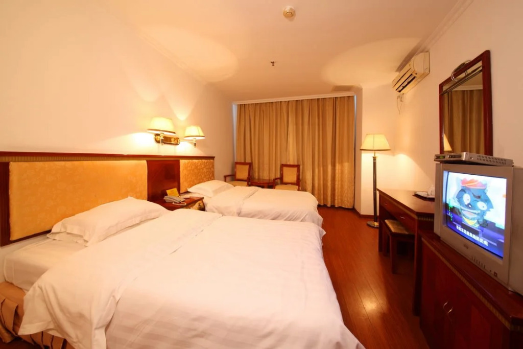 Bao Li Feng Hotel