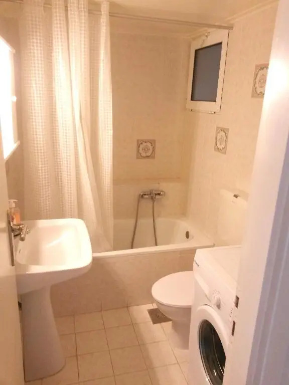 100m from the beach cosy apartment