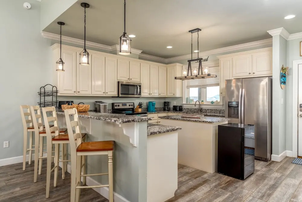 Grace Wins - 2335 Bienville 4 Bedroom Home by RedAwning