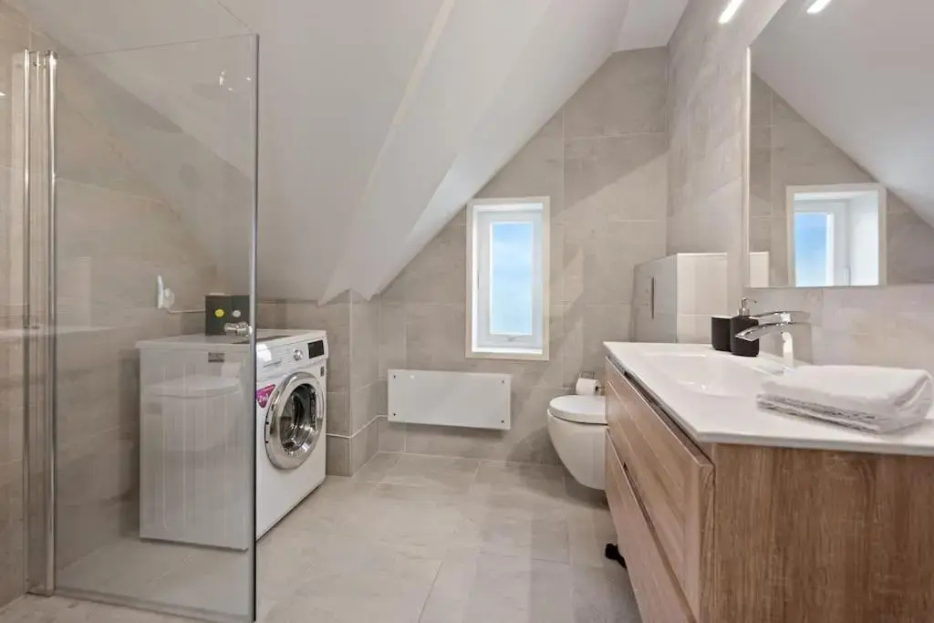 Unique and Spacious Apt close to City Centre