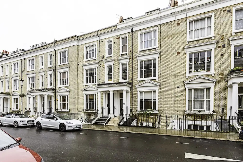 Cosy Kensington Two Bedroom Flat