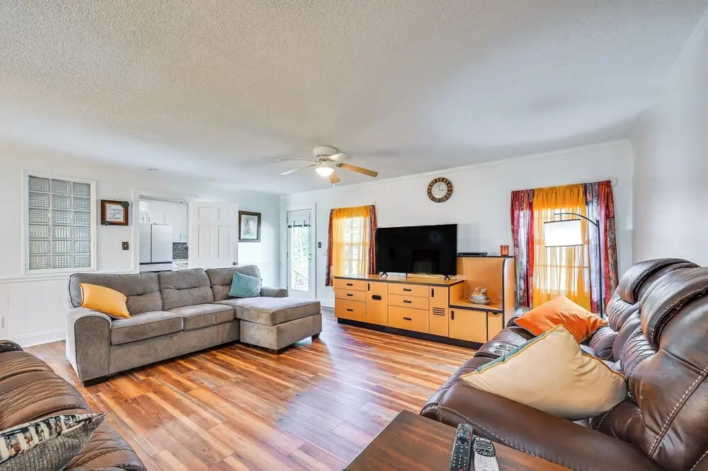 Greenville Home: 2 Mi to Downtown! 1 Mi to Ecu!