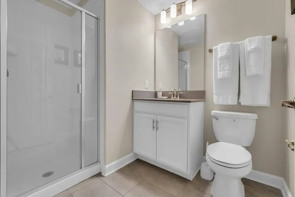 Best Location Property w Pool Located Very Close to Disney and Most Attractions
