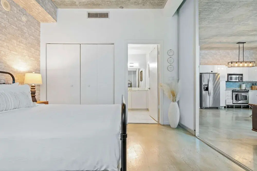 Stylish City Loft Downtown Steps to Bayfront Park