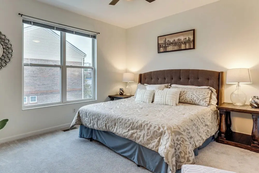 1 Mi to Dtwn Cincinnati: Spacious Townhome w/ Deck