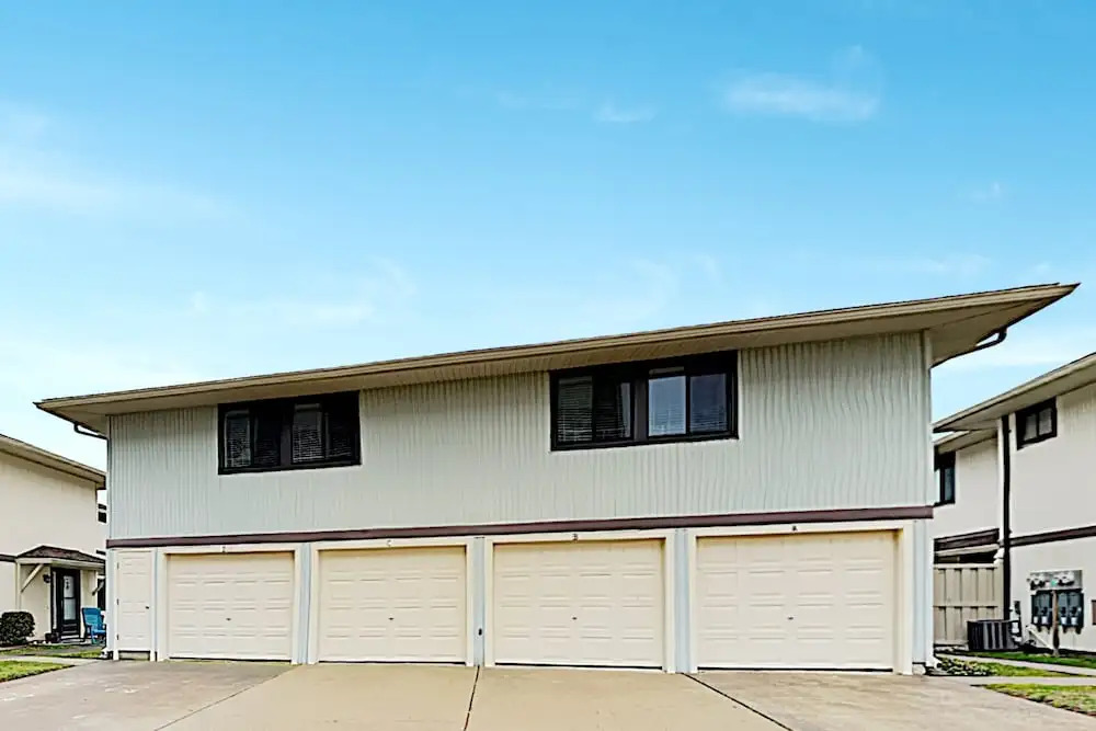 Canal-front W/ Pool & Docking, Near Beach 2 Bedroom Condo
