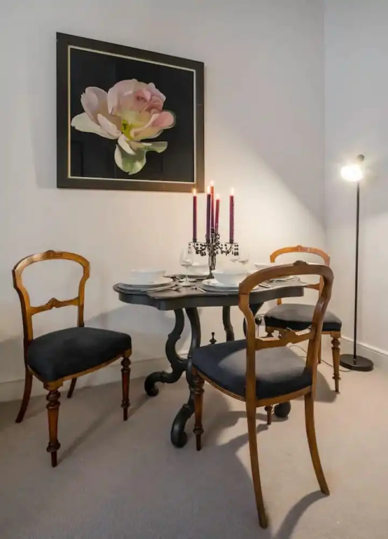 Elegant Georgian 2 Bedroom Apartment in Notting Hill