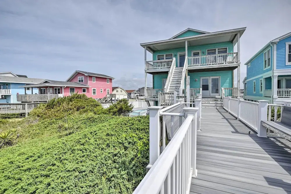 Large-group Getaway - Beachfront Home w/ Pool!