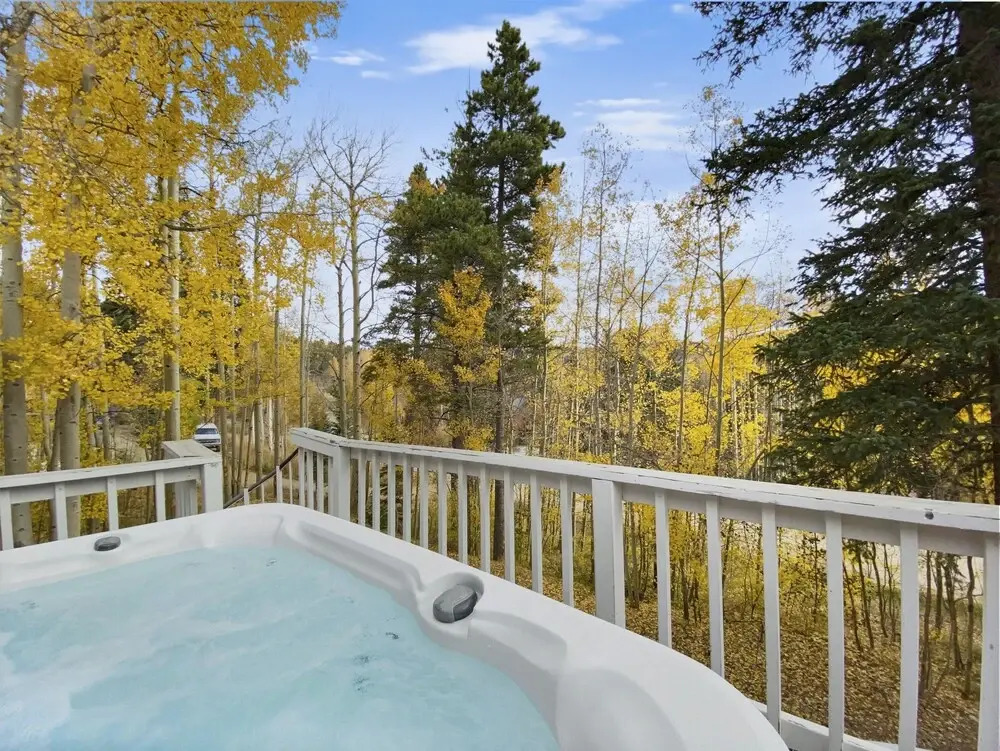 Ski Hill 3 Bedroom Home by Redawning