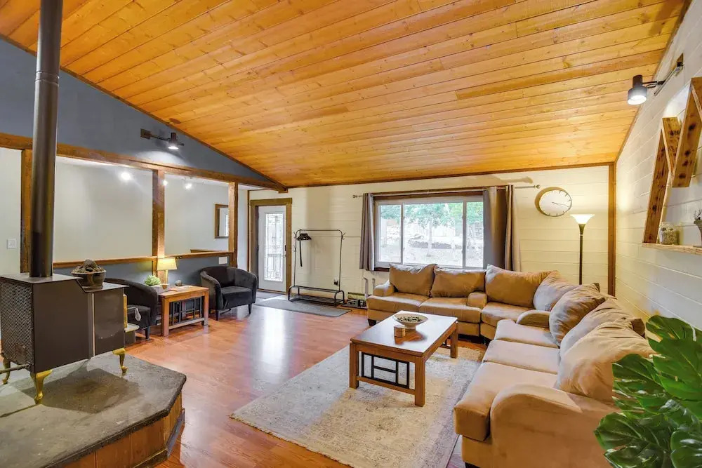 Creekside Cabin: Easy Access to I-70 & Slopes!