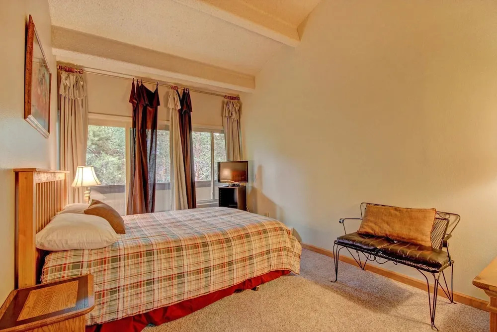 The Lift C212 2 Bedroom Condo by RedAwning