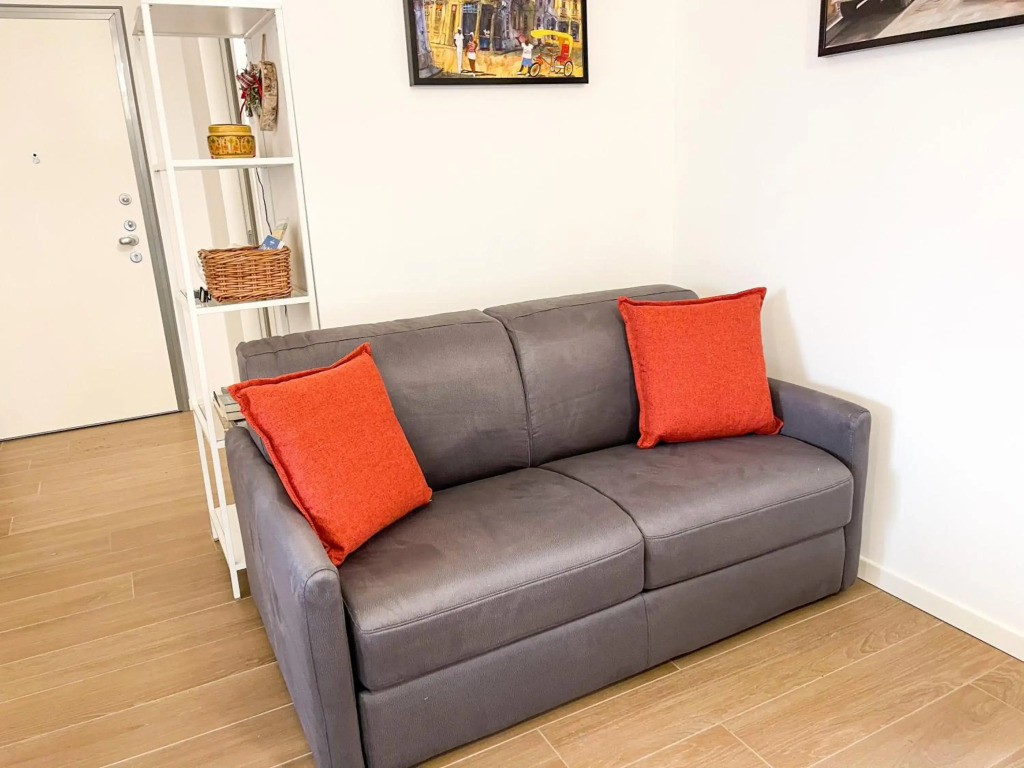 Amazing BRAND NEW 2 room upper scale with condo GYM close to metro
