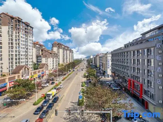 V8 plus Huanlin Hotel (Wanning High-speed Railway Station Branch)