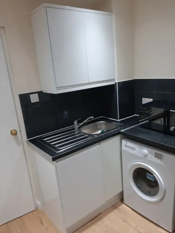 Budget Ensuite Room in Thamesmead