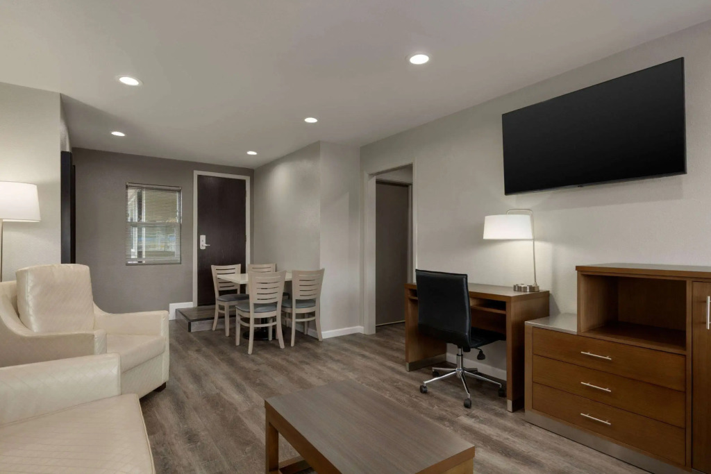Super 8 by Wyndham Eureka