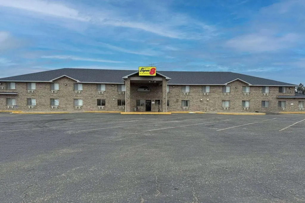Super 8 by Wyndham Cozad