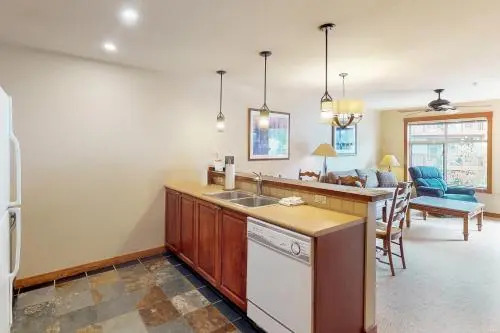 Powderhorn Lodge 413: Woodland Star Suite