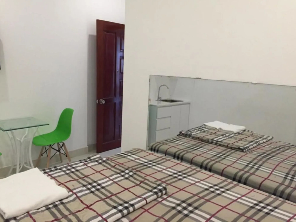 Smiley Apartment 8
