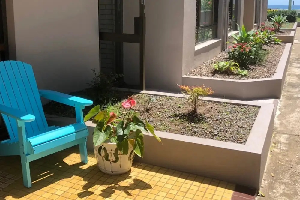 Lovely 1 Bedroom Apartment Steps to the Beach