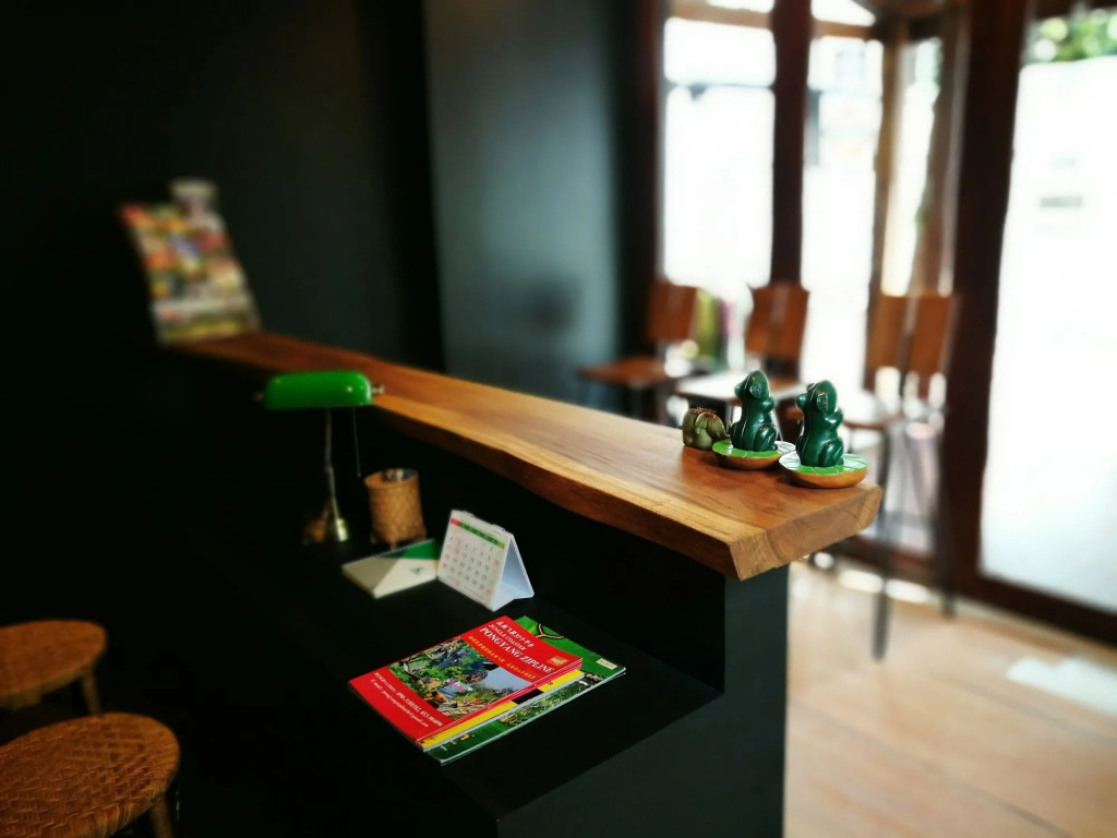 Ashi Poshtel