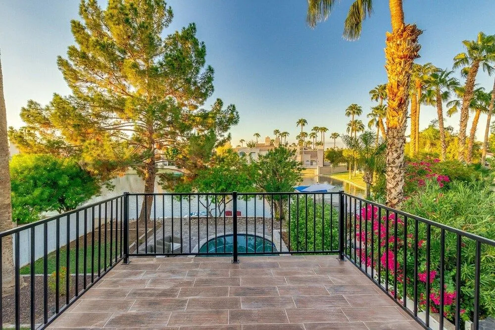 Waterfront w/ Heated Pool and a Paddle Boat in Gilbert! by Redawning