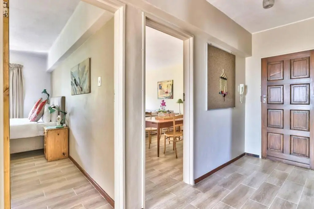 Mountain Views- Family Home, balcony, views!