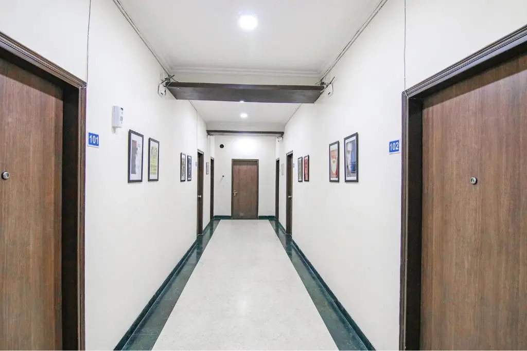 Fabhotel Rivlet Inn