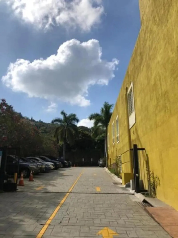 Beverly Hills: Hotel and Business