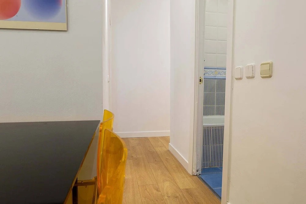 Cozy Apartment for 4 near Sol
