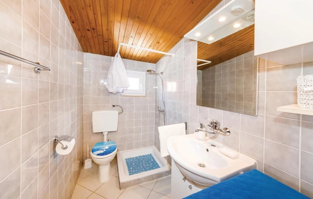 Amazing Home in Privlaka With 6 Bedrooms and Wifi