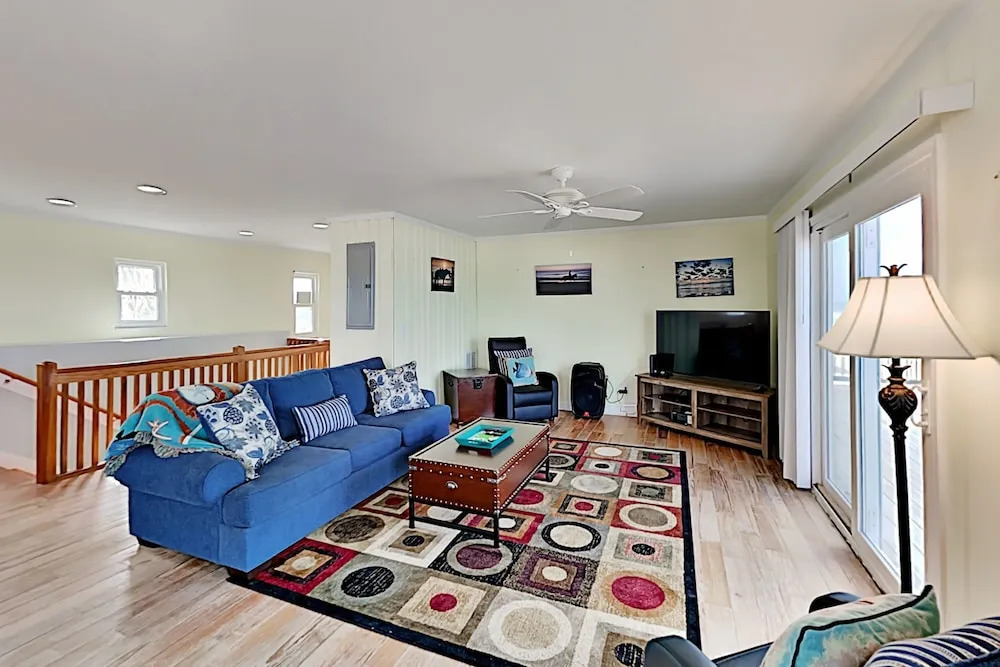 Hercules By The Sea W/ Expansive Deck & Patio 4 Bedroom Home