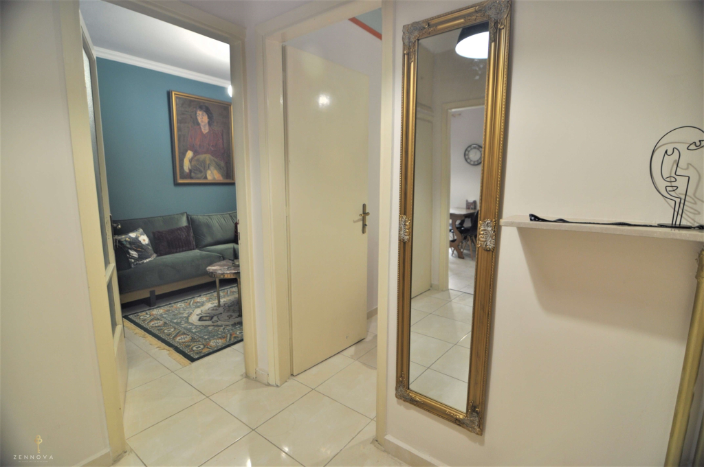 Zennova #4 Vintage City Center Apt