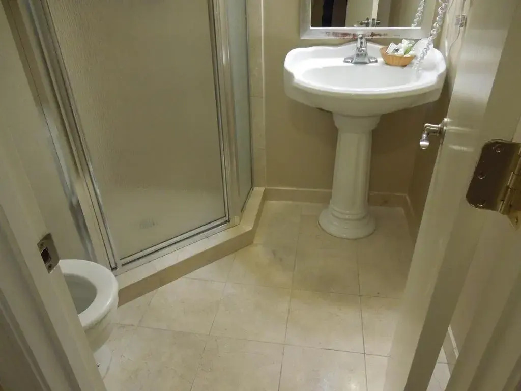 Dupont Circle Embassy Inn by FOUND