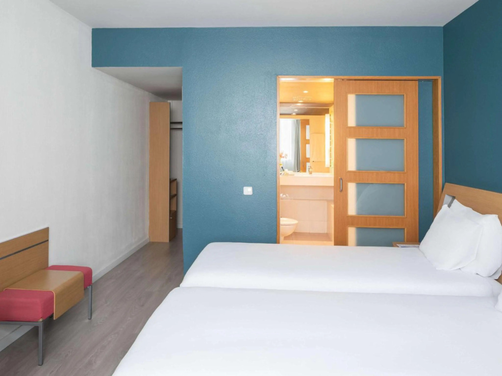 Отель Novotel Barcelona Cornella