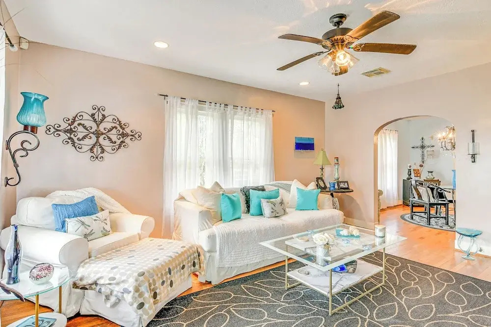 1/2 Mi to Beach! Pet-Friendly Dtwn Galveston Home