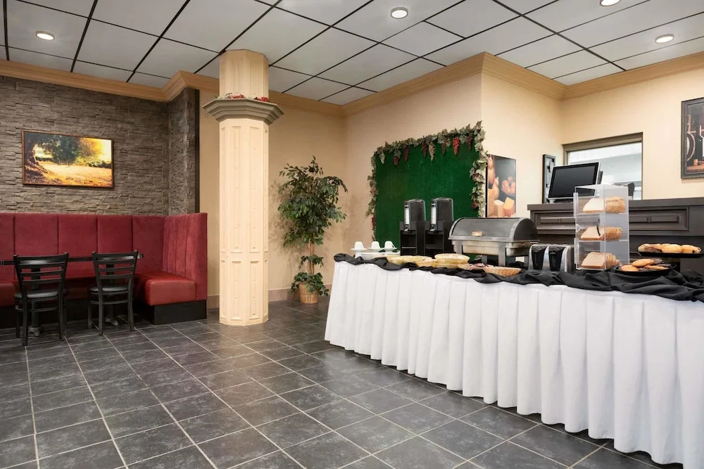 Travelodge by Wyndham Whitecourt