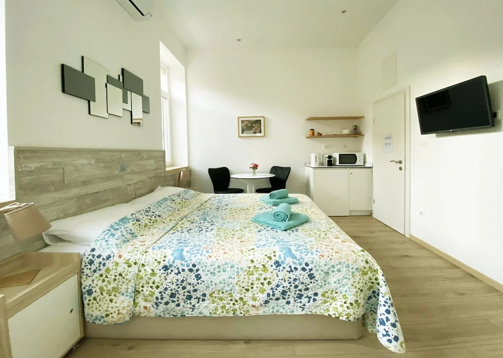 En-suite Rose on Rokova Street