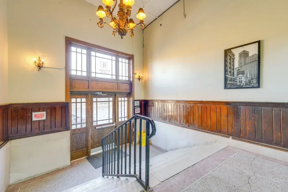 1 Mi to Dtwn! Riverside Corktown Loft on 2nd Floor