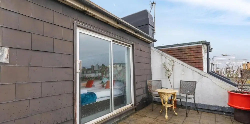Seabright Townhouse- Super Stylish House- Parking for one Car- Sleeps up to 12
