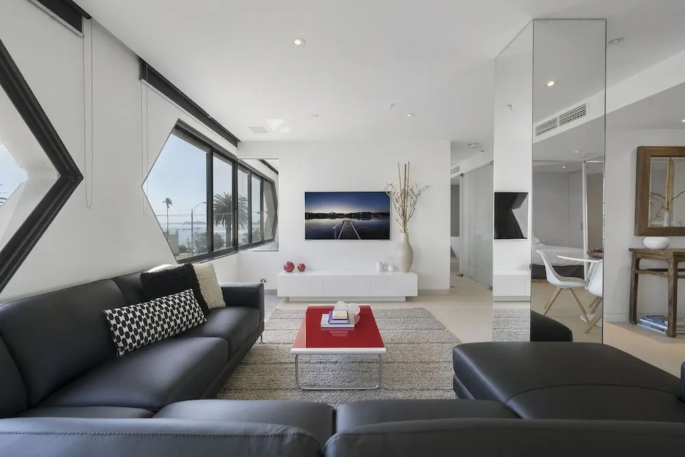 ELAINE, 2BDR St.Kilda Apartment