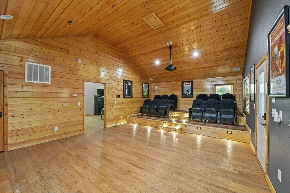 River Lodge 5 Bedroom Home by Redawning
