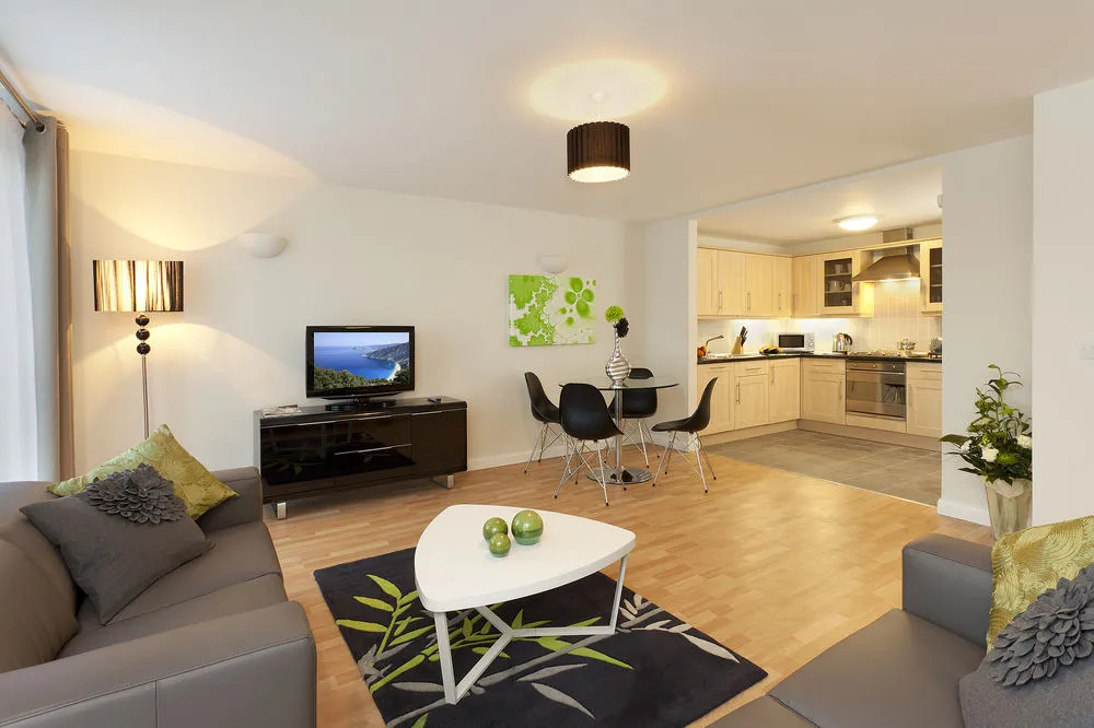 SACO Bracknell - Summer Place