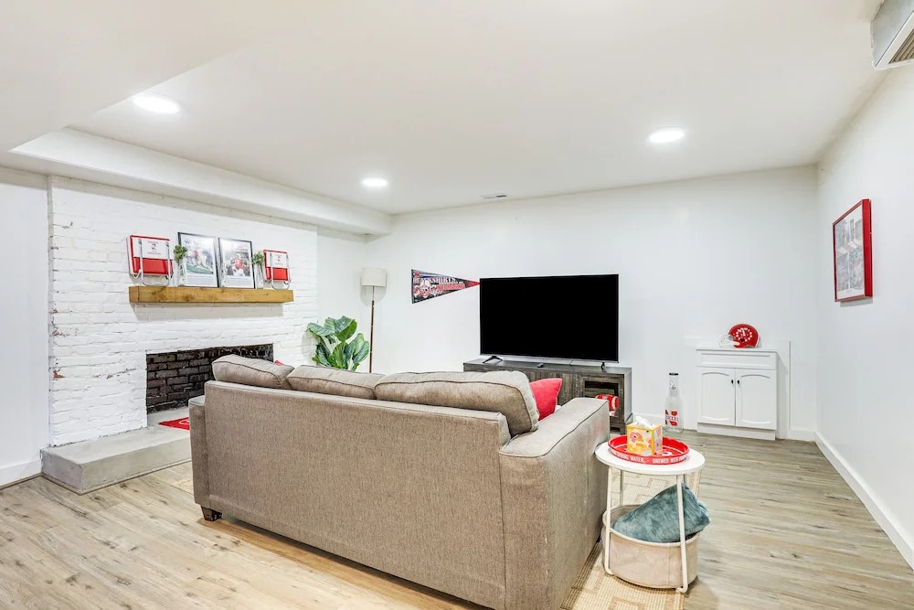 Spacious Lincoln Home w/ Yard < 1 Mi to Downtown!