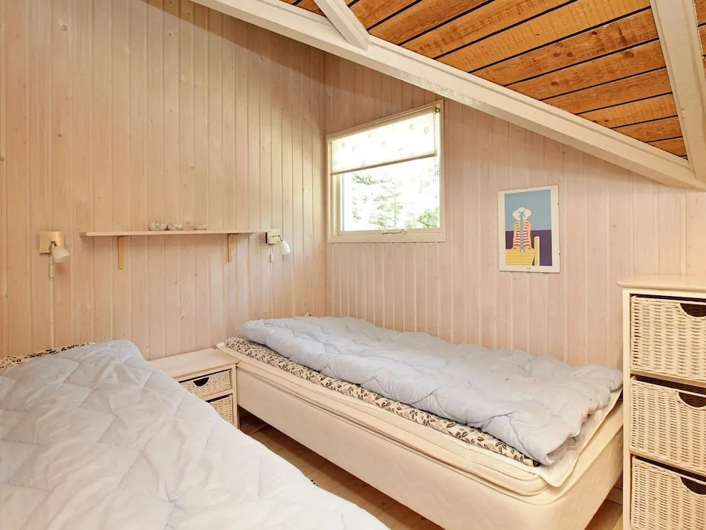 Peaceful Holiday Home in Humble With Beach