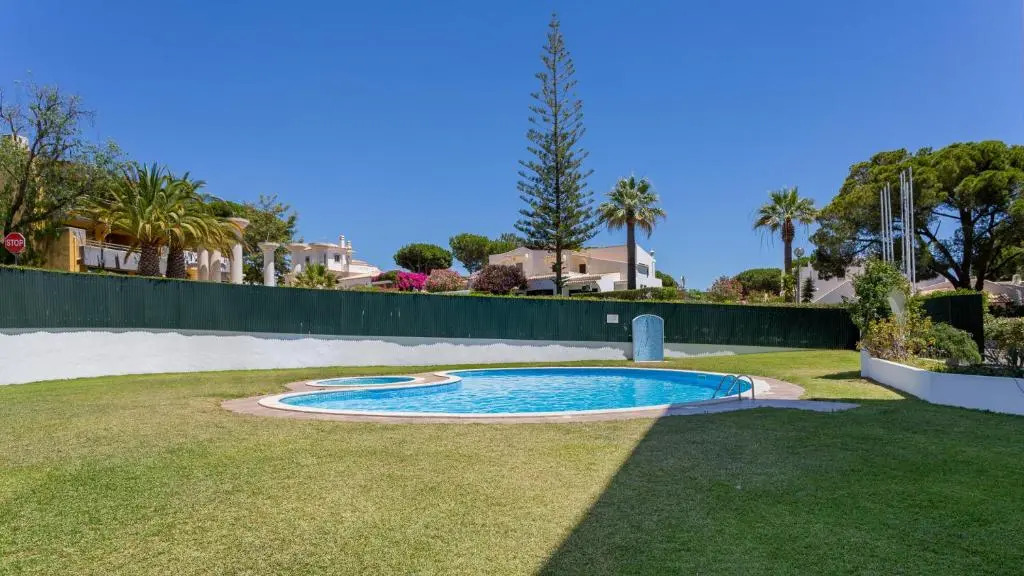 Bright & Charming 1BDR Apartment W/ Pool by LovelyStay