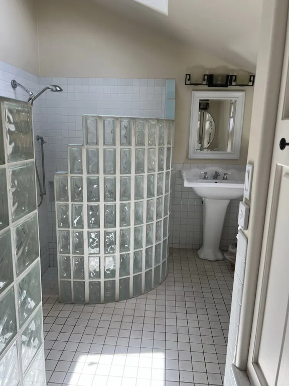 International Colony Club 43 2 Bedroom Condo by Redawning