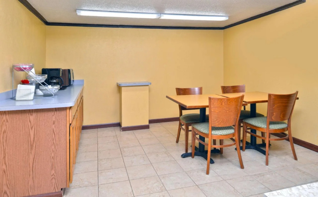 Americas Best Value Inn & Suites - East Toledo/Millbury